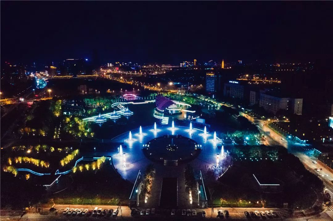 浙江义乌网摄影图片:金华金东区政府对面的施光南音乐广场_地方